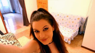 Azumi quiere ser una actriz porno y nos manda este video cogiéndose a un compa