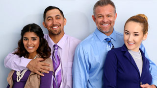 Desmadre entre padrastros e hijastras en la oficina. Katalina Mills y Gigi Flamez