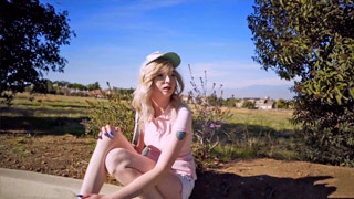 La chavita del monopatín es una caliente echando pasión con el vecino. Lexi Lore