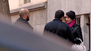 Mujer brasileña engañada para echar pasión por dos falsos polis. Ray Golden Girl