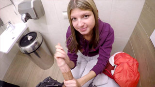 La adolescente rusa Gina Gerson se coge a un extraño por dinero