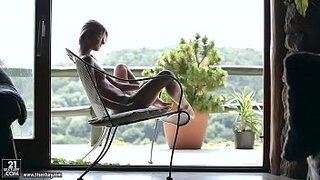 Increíble masturbación de la dulce rusa Doris Ivy