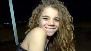 Cogiendo en la playa de noche con una chavita de 18 años.