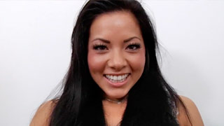 Mi sirvienta asiática es muy alivianada. Morgan Lee