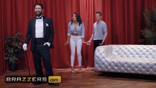 Luna Star le entra a la magia y se echa un palo con un mago