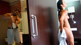 Esta vieja tinerfeña se da una ducha con su culo bien chingón. Jazmina Volcán