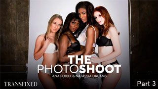 La sesión de fotos - Parte 3. Natassia Dreams penetra a Ana Foxxx