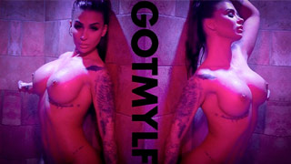 La MILF Susy Gala se dará una ducha caliente, resaltando sus curvas perfectas