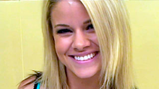 Jessa Rhodes en su primera cogida con las chichis naturales sin operar