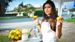 Carmen Lara es una joven frutera colombiana que accede a echar pata con nosotros