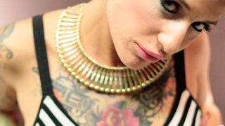 Nunca cambiaré de estética, la estilista me trata de lujo. Baby Reed