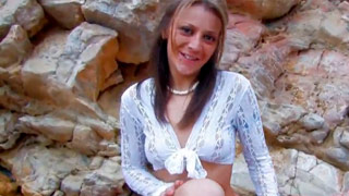 La flaquita Sonia Lion quiere que le den por el trasero