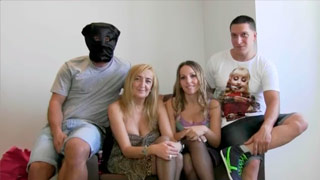 Maria y Betty la guapa comparten el palo de Alex Black