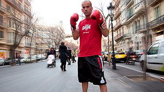 Carolina Abril se echa un palito con un boxeador