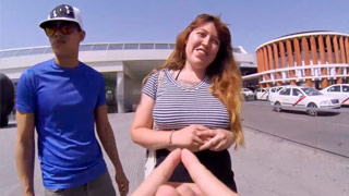 Amaya es engañada para coger en lugar de hacer el video musical de Ricki Machine