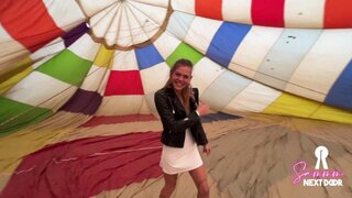 Sammm Next Door echando pasión en un globo aerostático