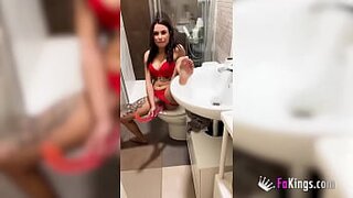 Sheila Kaiser prueba su primera cogida DP, una espectacular doble penetración