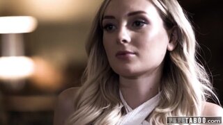 Adicta sexual convence a su consejero sexual de recaer con ella. Charlotte Sins