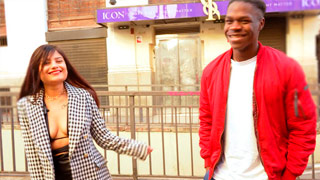 Sofia Mayers se echa un palo con un negro del ambulantaje