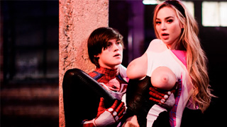 Spiderman se come y se coge el coño caliente de Gwen Stacy