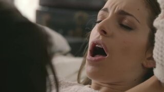 Kimmy Granger y Melissa Moore tienen un último palo lésbico caliente, carnal