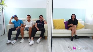 Sole Vargas empieza de uno en uno y termina con 3 vergas a la vez