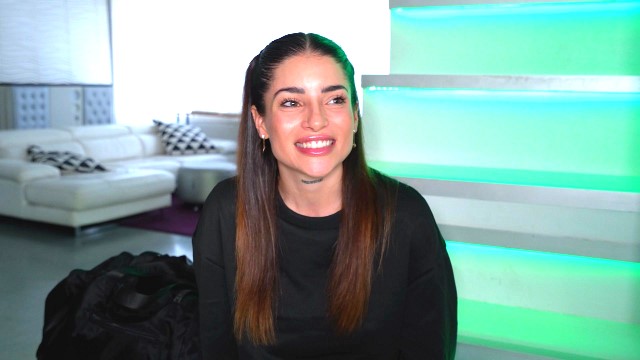 ¡Vecina en paro y su CULAZO prueba el porno para hacerse famosa! Es Rubi Cosmo