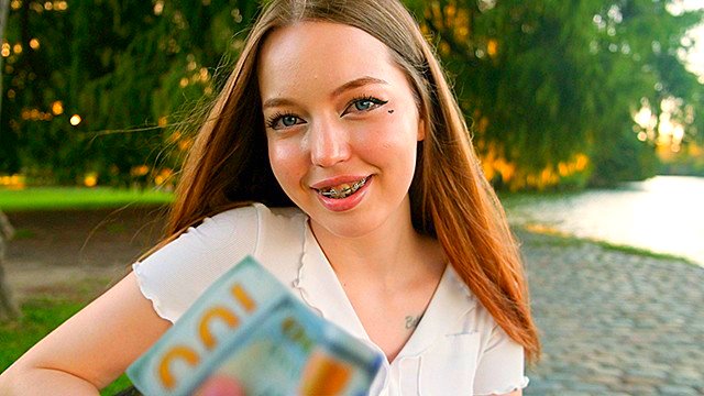 Si quieres echar pasión con el coñito estrecho de la teen Jenny Kitty hay que pagarla BIEN