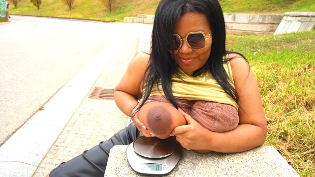 Jennifer Dominic y la encuesta definitiva: ¿TETOTAS XXL o Botella de 2 litros?