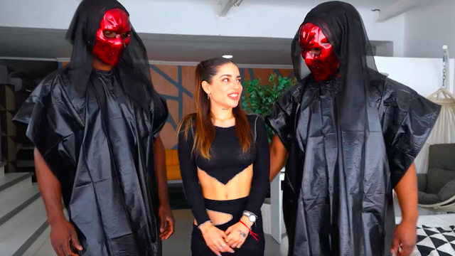 Intentamos asustar a nuestra amiga. ¡SPOILER: Rubí Cosmo acaba cogiendo con negros!