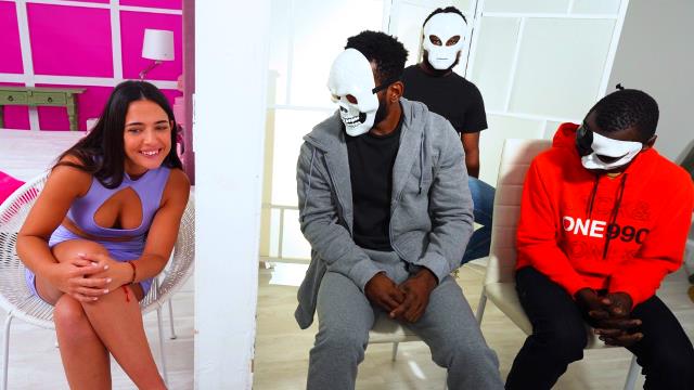 4 MONSTERCOCKS para Nuria Millan. ¿Podrá con ellos? Se los come con papas