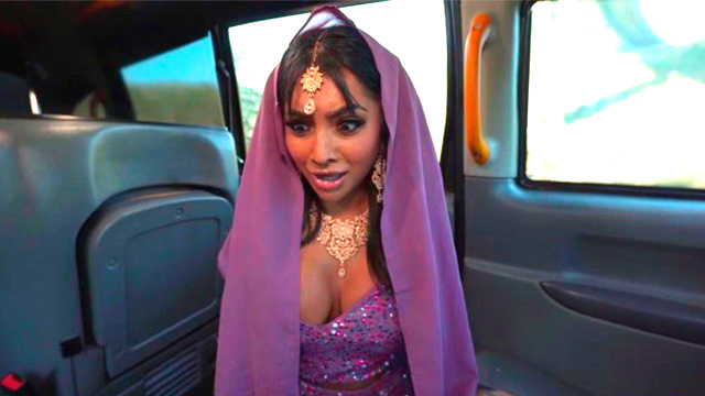 El taxista fake graba sus servicios cogiendo a chavas cachondas de todas partes