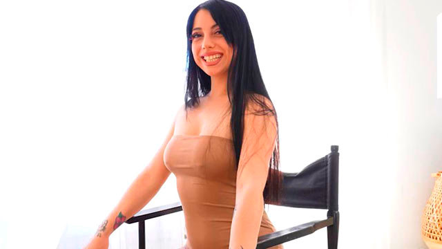 Kaiser nervioso por fajar con una pornstar. Tranquilo chaval, ahí va Roma Amor!