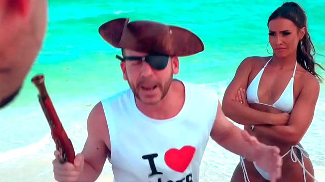 Para volverse loco. Camsoda nos quiere el domingo en casa con porno