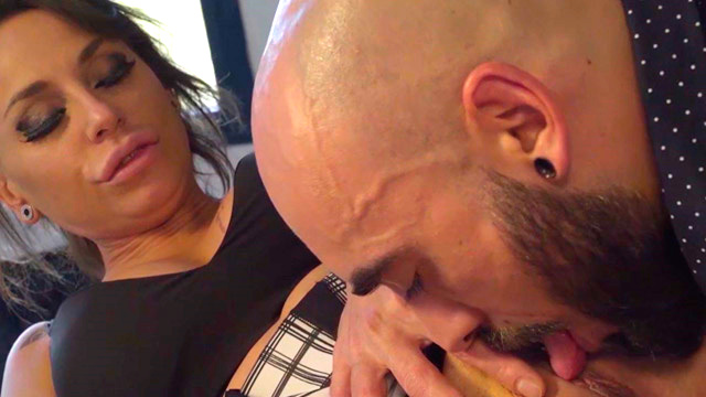 ¡Qué buena está Gina Snake! Qué suerte tienen algunos....