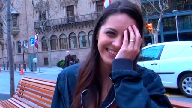 Carolina Abril coge a ciegas. ¿Me van a traer a un buen vergudo?