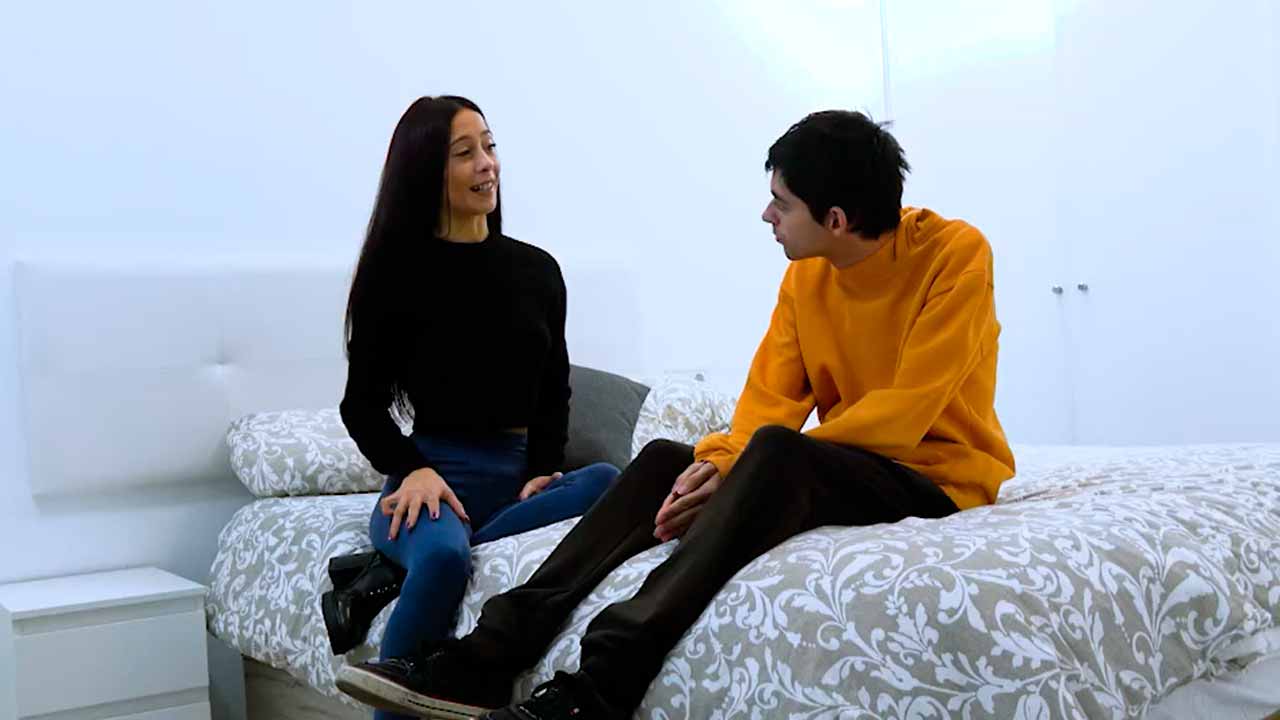 La community manager es bien PUTA, ¿no? Sofía Sweet Secrett conoce a Little Nico