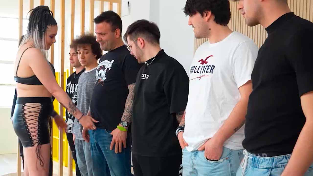 Chloe Funny se echa un equipo de futbol en su GANGBANG