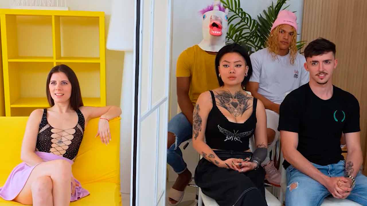 ¡Qué feliz se pone Mía Gallardo sabiendo lo que hay al otro lado del biombo!