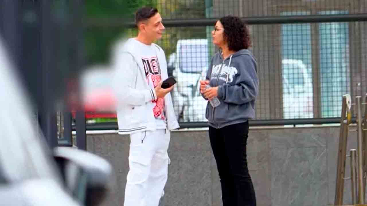 ¡Lily Morena se echa un palo con un desconocido y se lo traga entero!