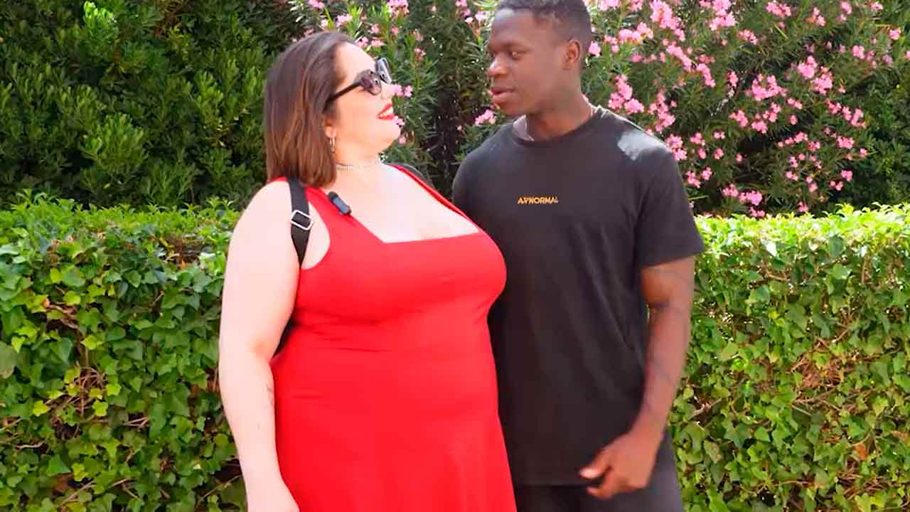 Desde que Mae Quira llegó al porno, las chicas curvy quieren echarse un palenque con un negro