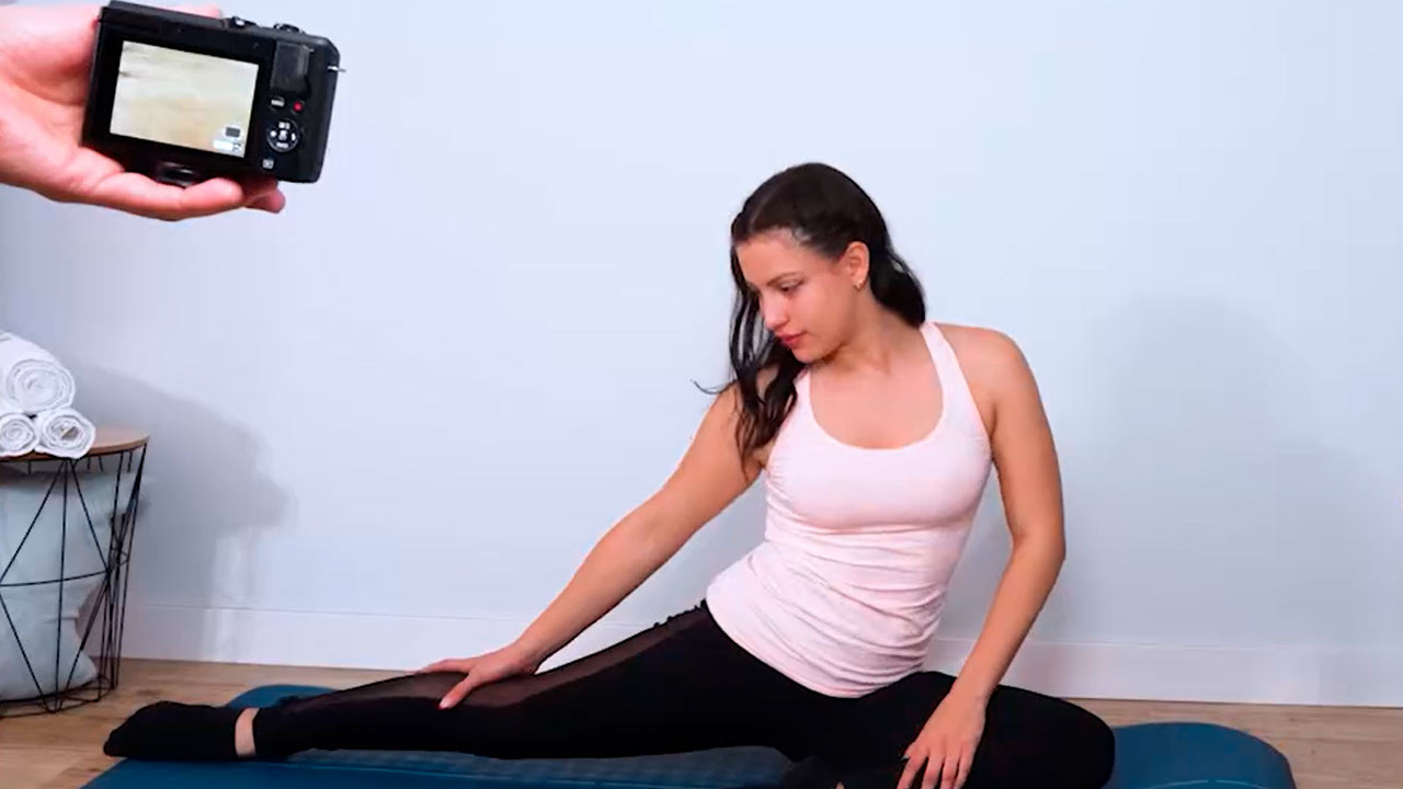 Lucy Duarte nos vuelve locos, guapa y viciosa en un Es tu vecina de FAKings