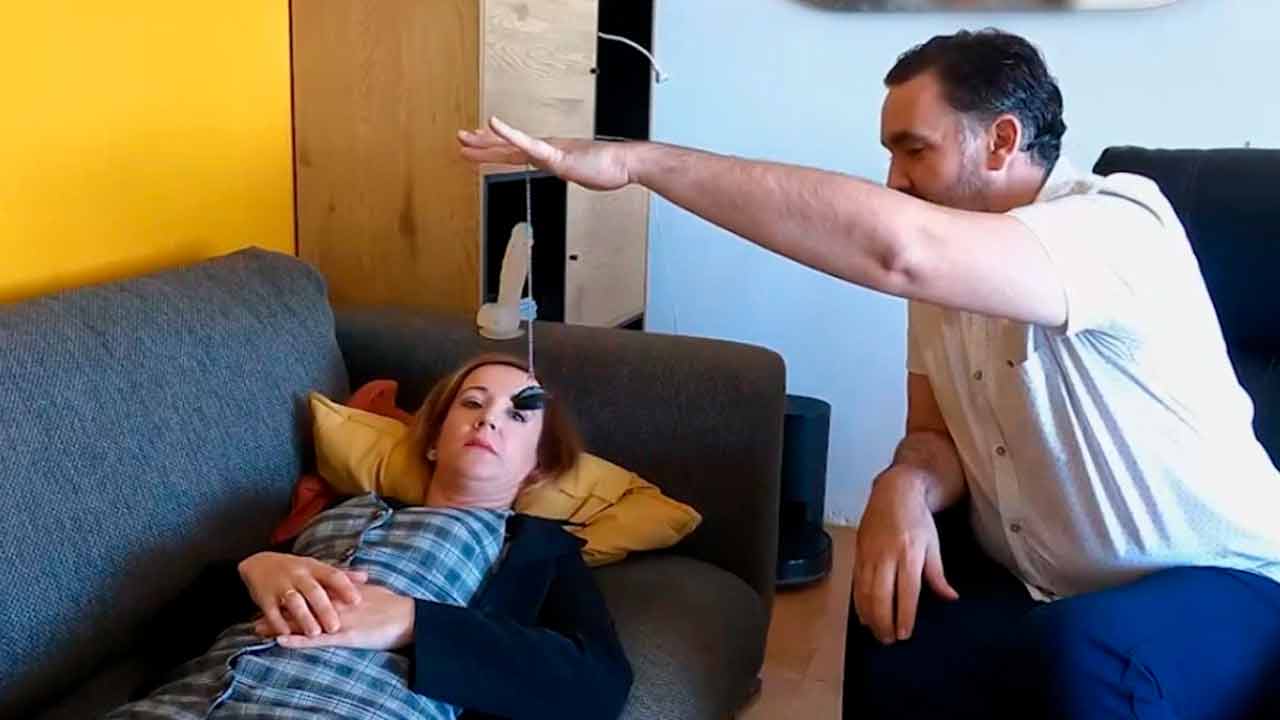 La visita al psicólogo de Cherry Lips. Risas y buen sexo con esta pareja amateur