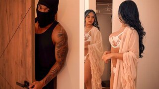 Aquí el famoso y divertido video del atraco en casa de Celeste Alba. ¡A coger!