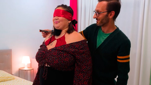 ¿Echar un palenque a ciegas? Mickey Mambo descubre que son unas CHICHOTAS gracias a Mae Quira