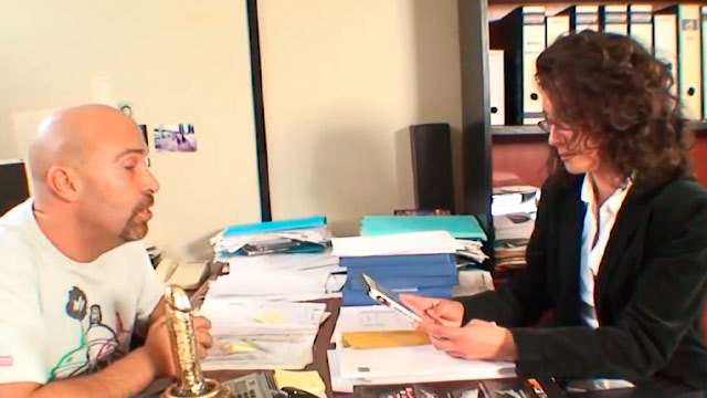 Zazel Paradise va a buscar chamba, pero su jefe la convierte en una zorrita