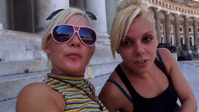 Evita de Luna y Jakeline Teen disfrutan del pedote de Conrad Son en un crucero