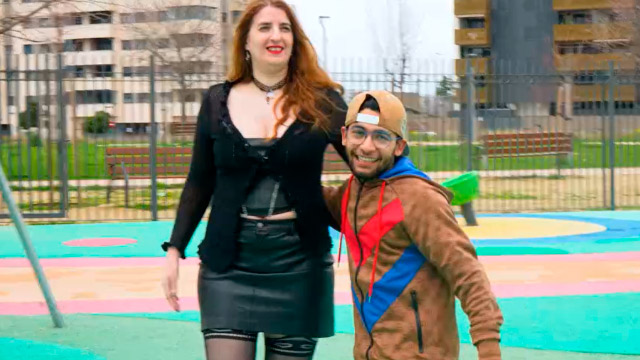 Gemma es una Milf que nos pidió probar a un morro más joven y más chico