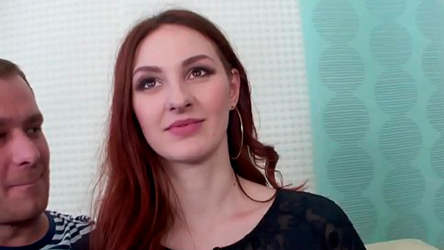 Pelirroja cachonda infiel: GANGBANG salvaje, coño destrozado y gritos de puta