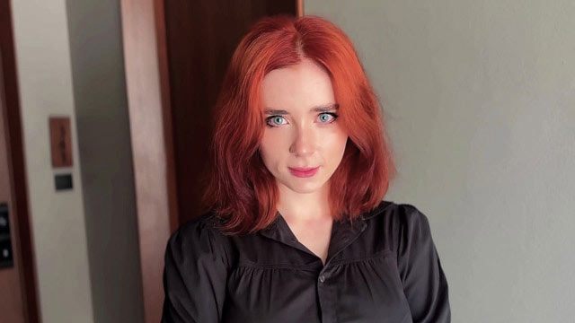 ¡Encuentro sexual loco! La pelirroja perfecta Sweetie Fox coge acrobáticamente